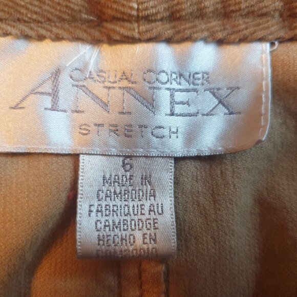 Vintage Tan/Brown Corduroy Skirt With Pockets and Buckle Strap - Picture 4 of 4